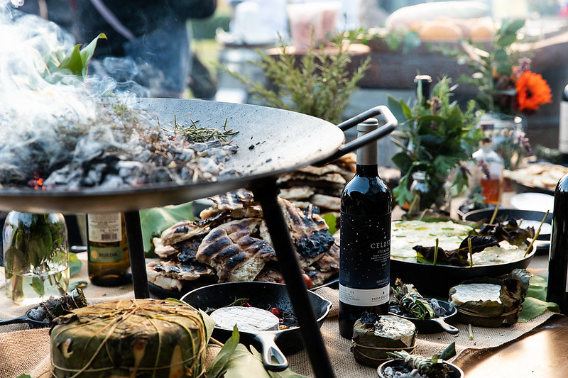 Smoky wok with wine and spread